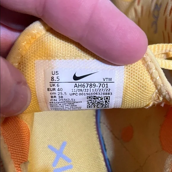Nike Air Max 270 in Yellow and Orange - Picture 4 of 4